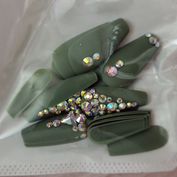 Brand New RHINESTONE ACCENT False Nails-M - Picture 3 of 3